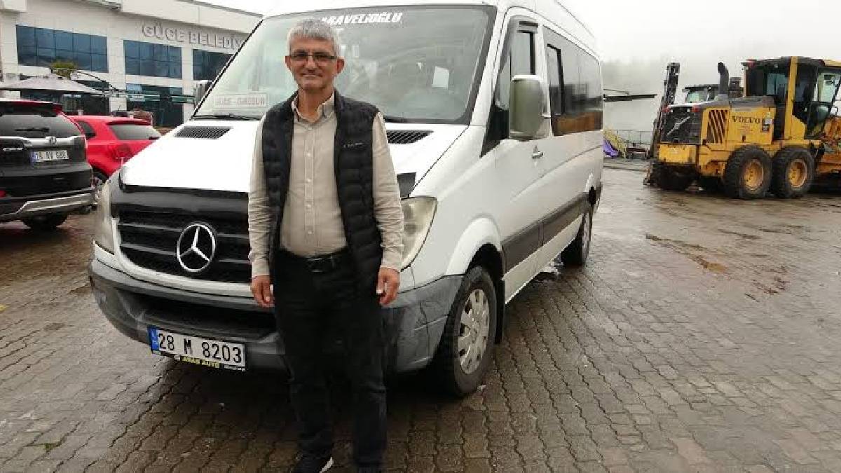 Duyan kulaklarına inanamıyor! Ağzından çıkan her cümleyi tersten kuruyor, duyan şaşıp kalıyor