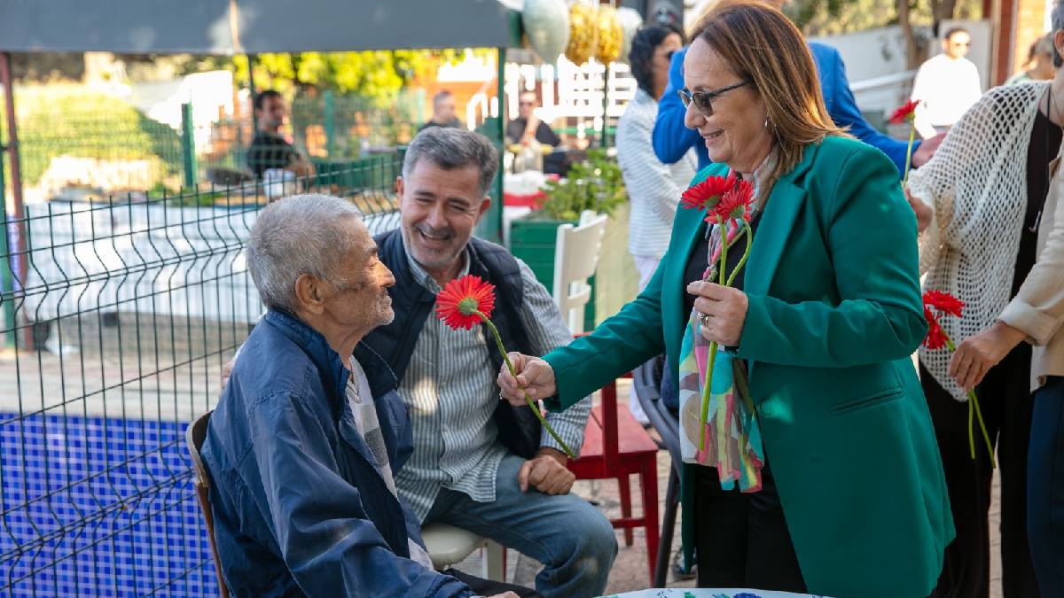 Güzelbahçe’nin çınarlarına anlamlı ziyaret