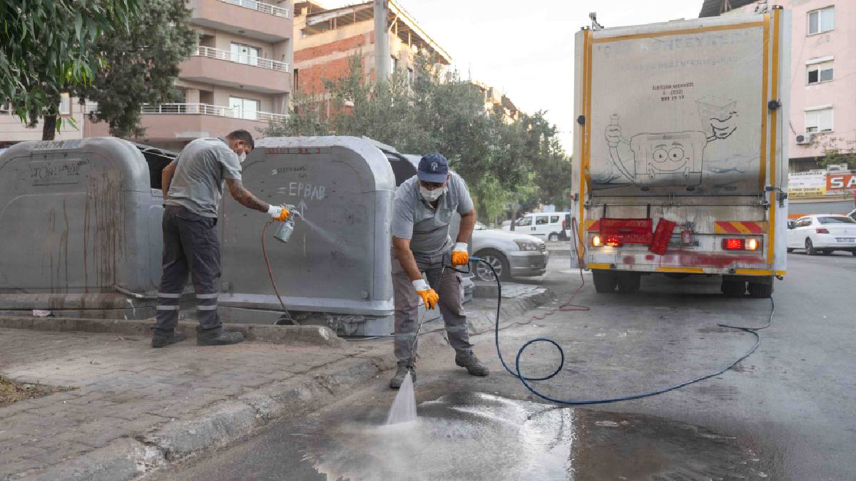 Bornova’da şafak mesaisi: Rafetpaşa Mahallesi köşe bucak temizlendi