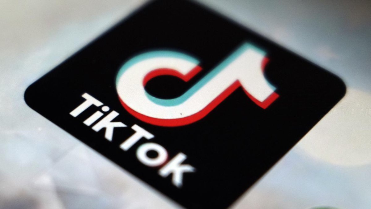 TikTok ve YouTube için üniversitede diploma dönemi