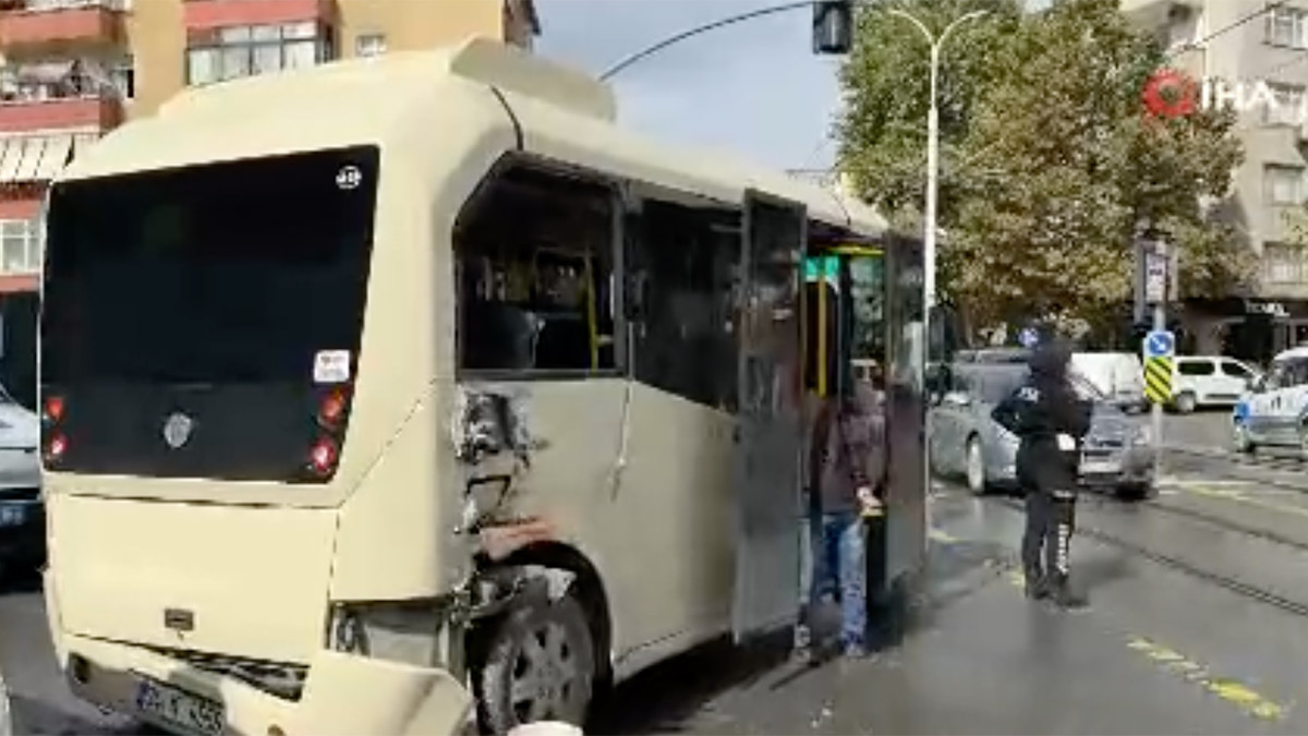 Güngören'de tramvay minibüse çarptı: Yaralılar var