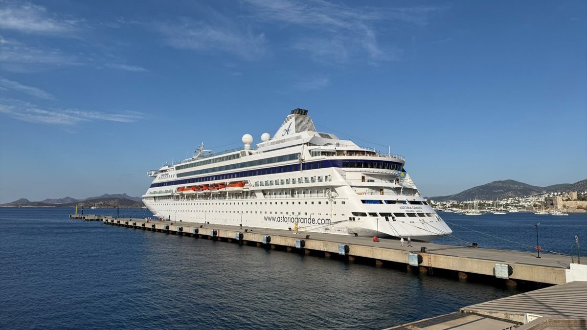 Bodrum'a "Astoria Grande" kruvaziyeriyle 365 turist geldi