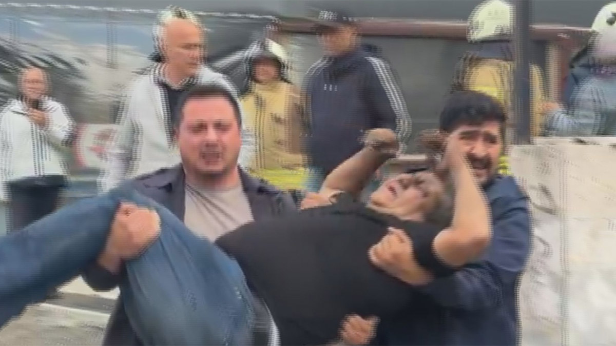 Son dakika! Kadıköy’de 8 katlı binada yangın
