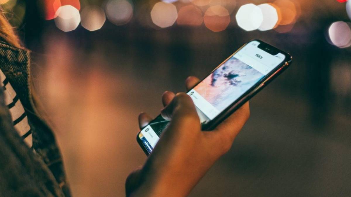 Uzmanlardan merak edilen soruya cevap: Telefonlarımız bizi gerçekten dinliyor mu?