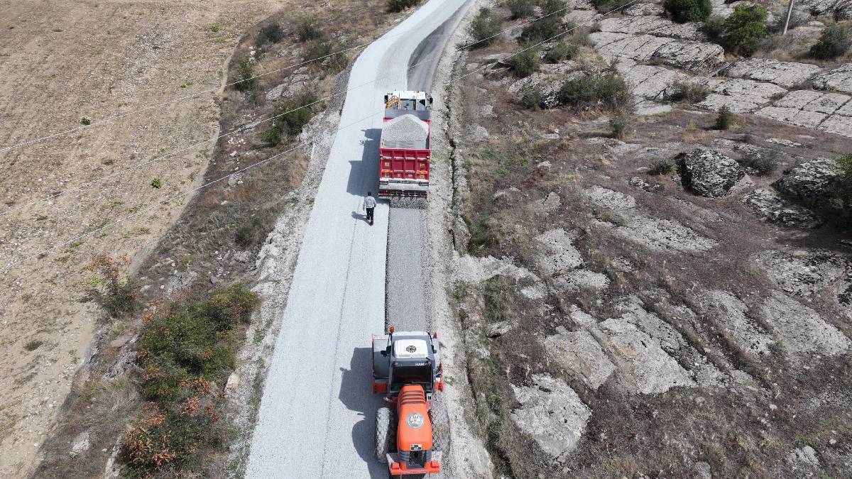 Manisa Büyükşehirden Kula’da 35 kilometrelik asfalt mesaisi