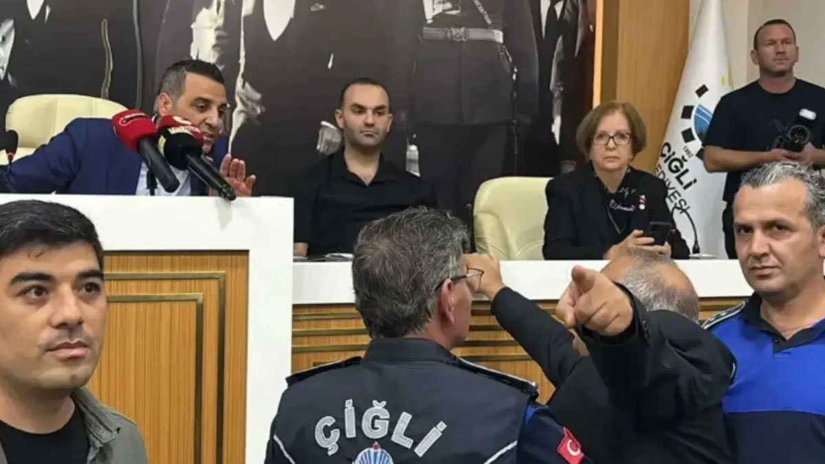 AK Parti'ye geçen Çiğli Belediye Meclisi’nde gerginlik: Başkan Yıldız’a su şişesi fırlatıldı