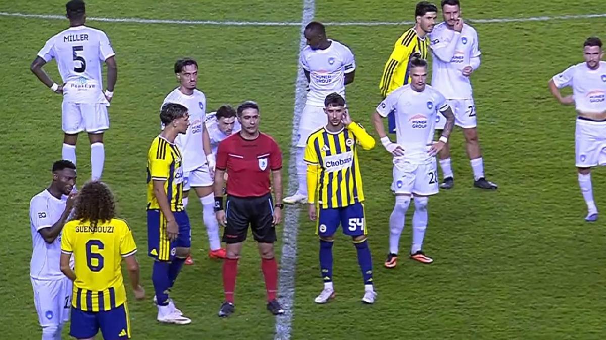 Fenerbahçe maçında ilginç anlar: Kırmızı kart oyuncu değişikliğine döndü