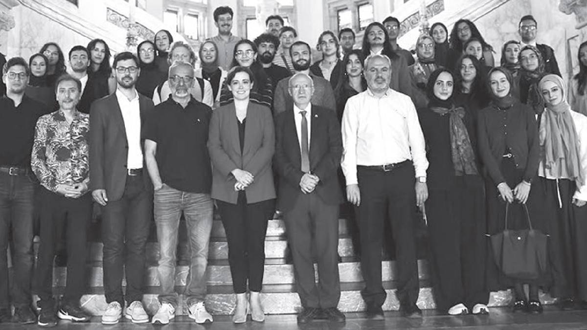Türk gençlerinin Lahey’de adalet arayışı