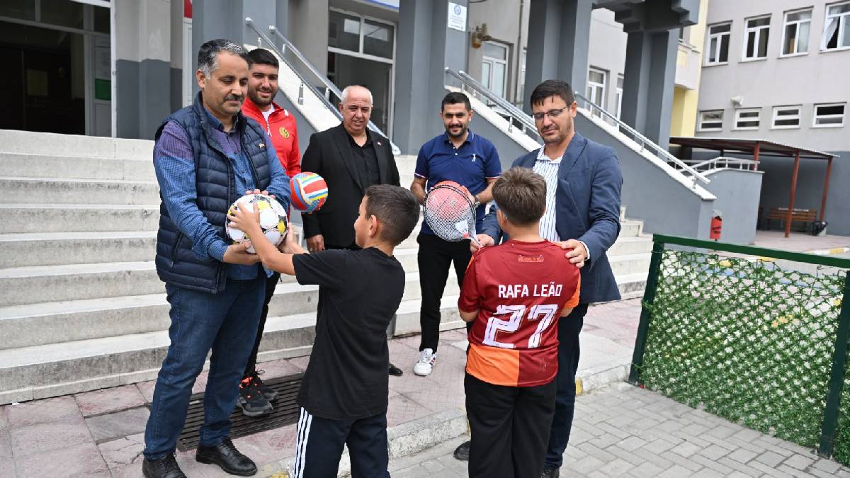 Büyükşehir Belediyesi okulların spor altyapısını güçlendiriyor