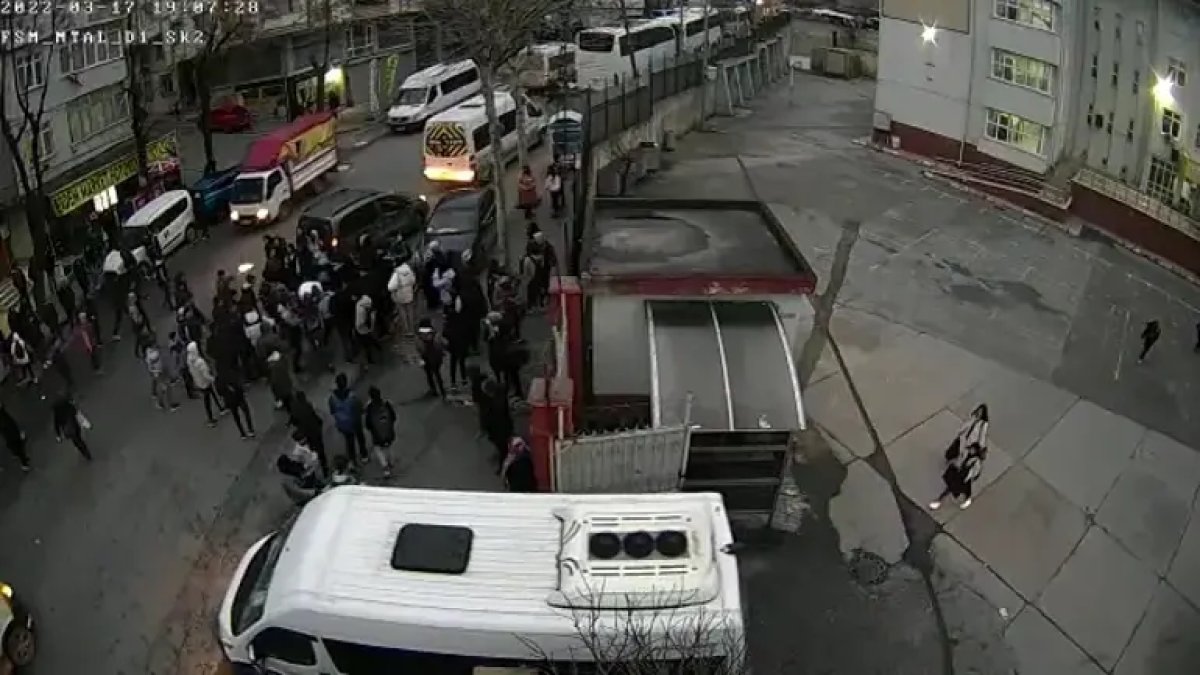 İstanbul Esenyurt'ta son dakika: Lisede kanlı bıçaklı kavga olayı nedir, ölü ya da yaralı var mı?