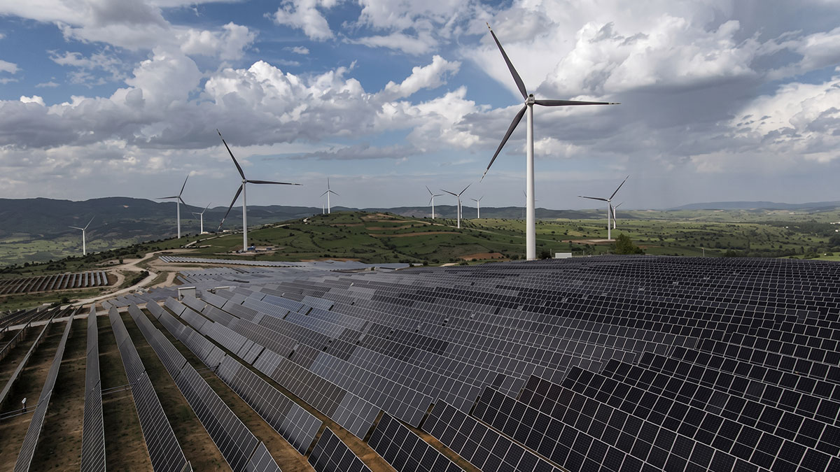 Türkiye'nin elektrik altyapısında tarihi dönüşüm: Yeni kapasitenin yüzde 88'ini yeşil enerji sırtladı