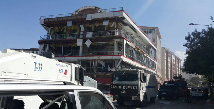 Van'da AK Parti İl başkanlığı ile Valilik arasında Beşyol mevkiinde patlama oldu - Son dakika