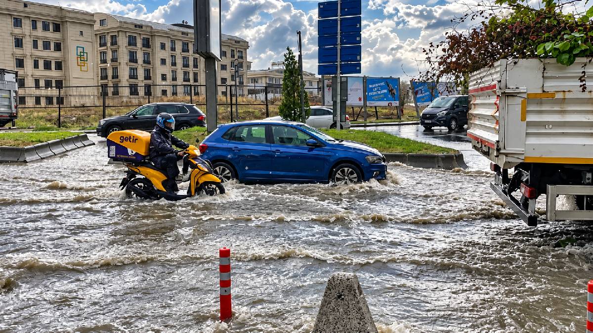 Meteoroloji saat verip uyardı: 39 ilde gök gürültülü sağanak yağış bekleniyor