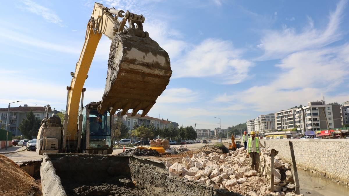 Büyükşehir'den Nilüfer'de kapsamlı dere ıslahı