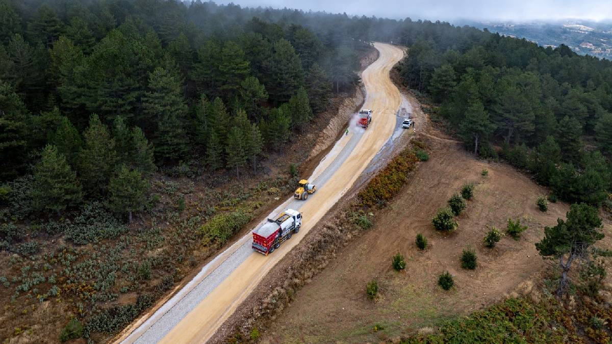 Demirci Söğütçük’te 11 kilometrelik yol için çalışma başladı