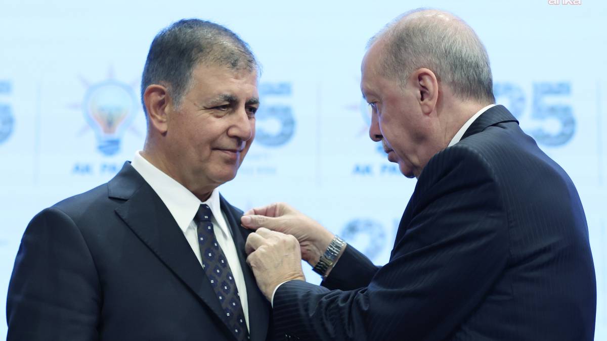 Cemil Tugay’ın AK Parti’ye geçişi dünya basınında: 'Muhalefetin kalesindeki başkan Erdoğan'ın partisine geçti'
