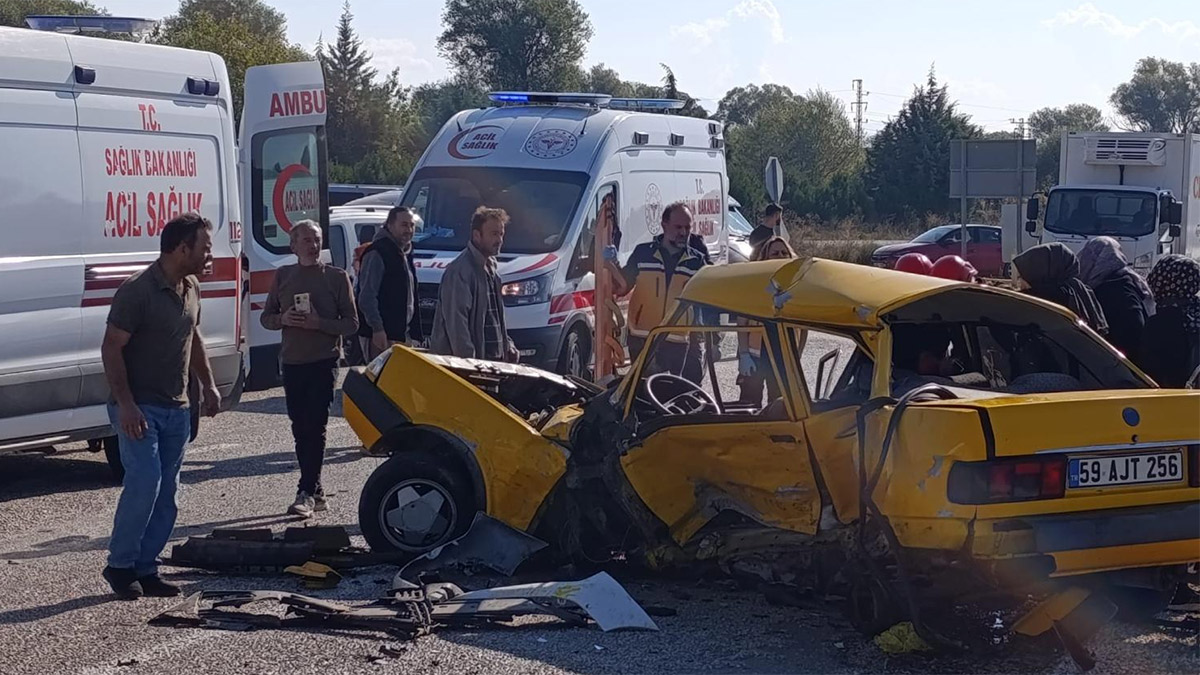 Konya’da otomobil ile hafif ticari araç çarpıştı: 3 ölü, 1 yaralı