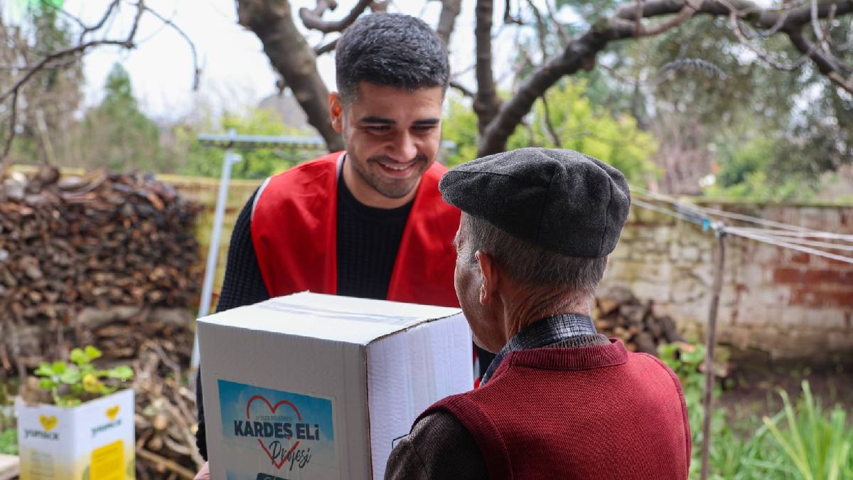 Efeler’de dayanışma büyüyor: Belediyeden ücretsiz hizmetler
