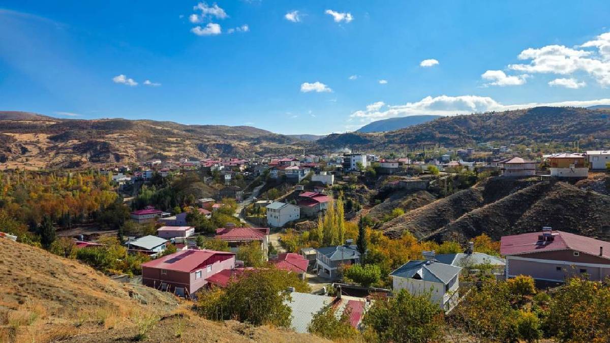 Herkes fatura stresi yaşarken onların kafası rahat! Bu köyde ne elektrik ne de su faturası derdi var