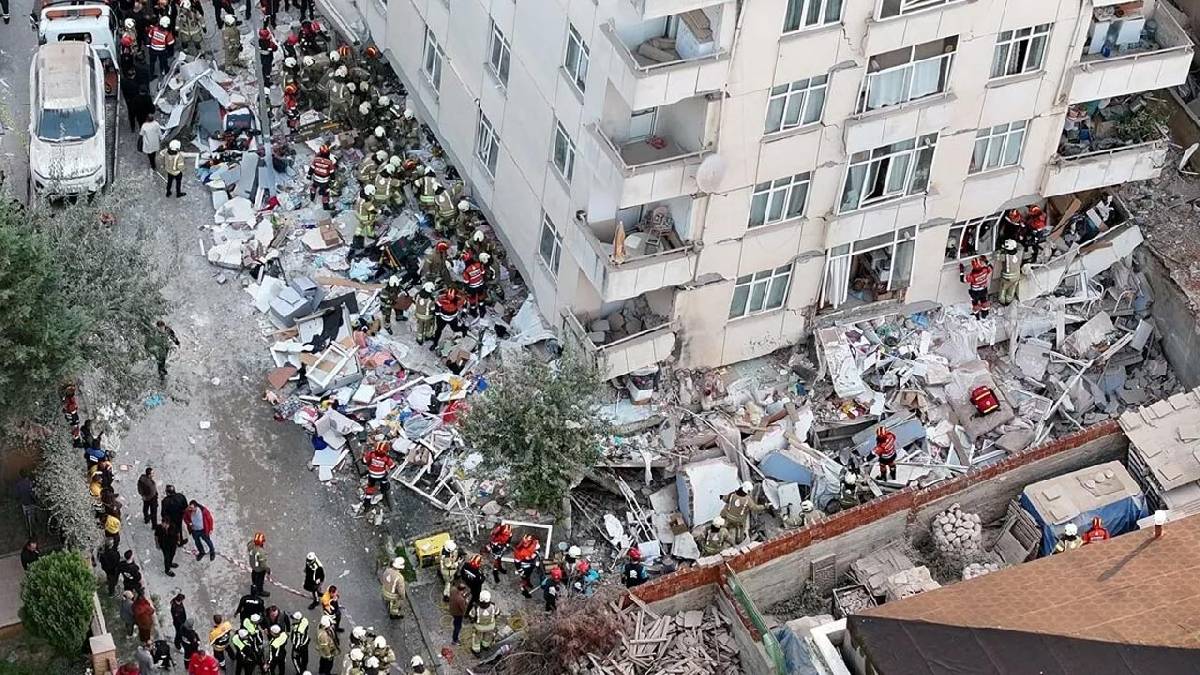 Maltepe’de çöken 7 katlı apartmanda can kaybı 3’e yükseldi