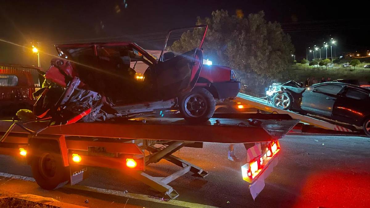 Kayseri’de iki otomobil çarpıştı: 3 kişi hayatını kaybetti