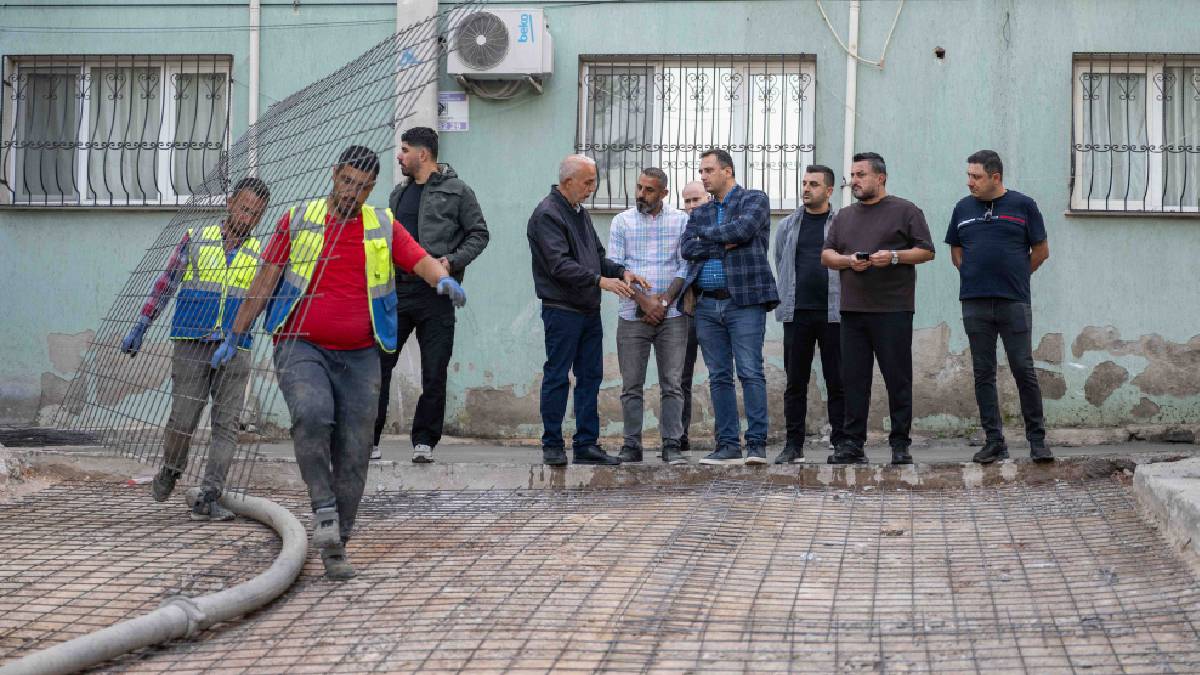 Bornova’da yol çalışmaları tüm hızıyla sürüyor