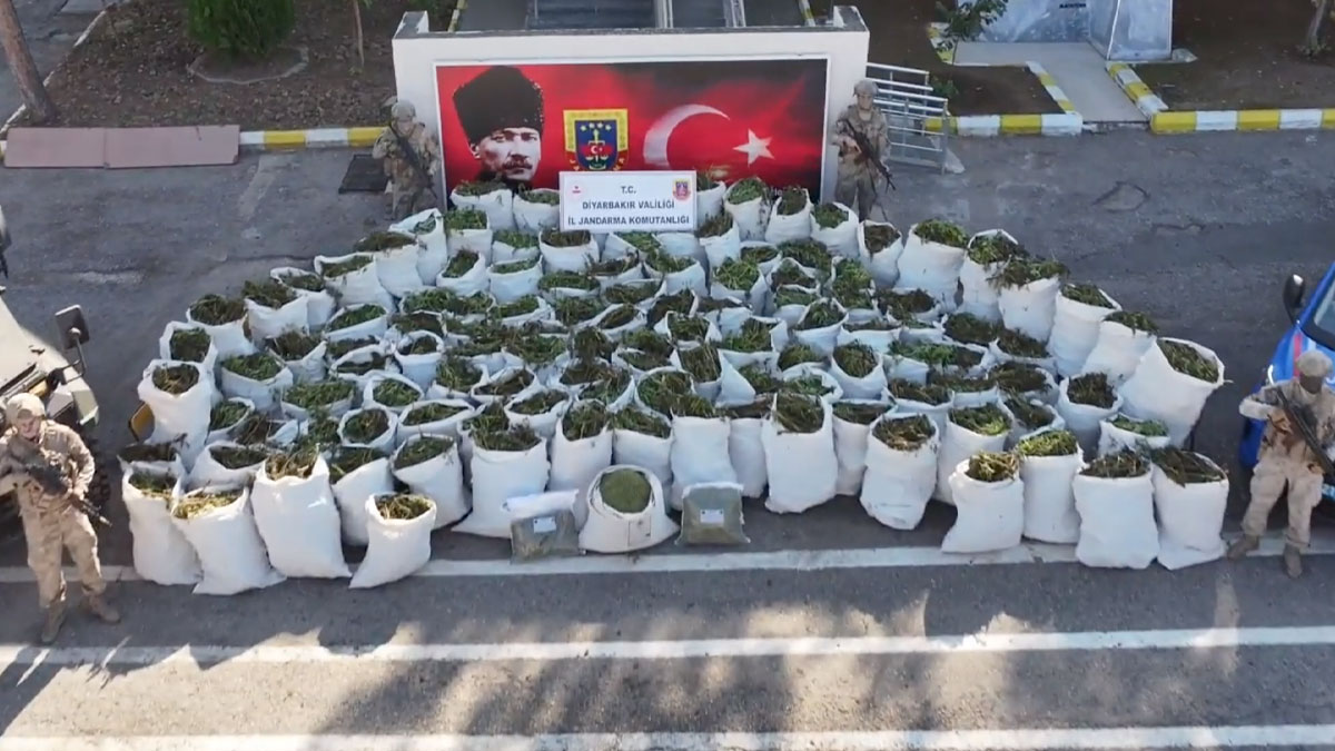 Diyarbakır’da uyuşturucu operasyonu: 2 ton 200 kilo esrar ele geçirildi