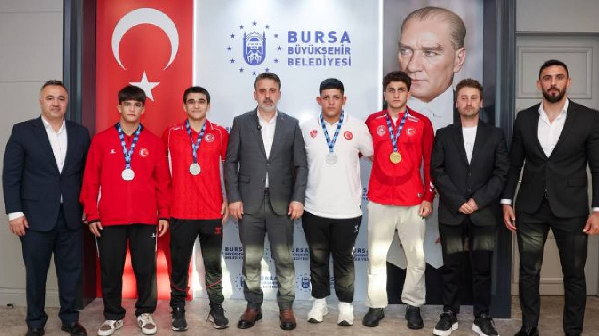 Başkan Vekili Biba, Bursa’nın gururu güreşçileri ağırladı