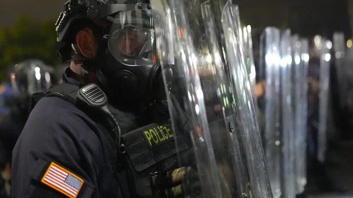 New York'ta ICE görevlisi gözaltı işlemi sırasında şüpheliyi silahla yaraladı