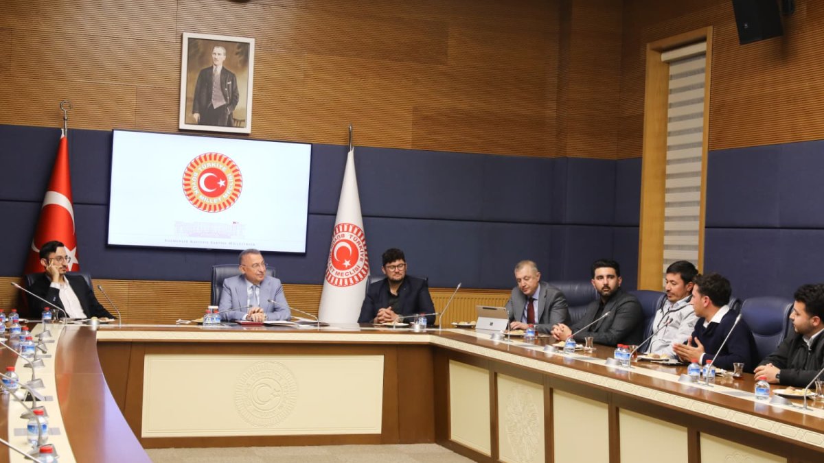 Fuat Oktay, Afgan öğrencilerle Meclis’te bir araya geldi