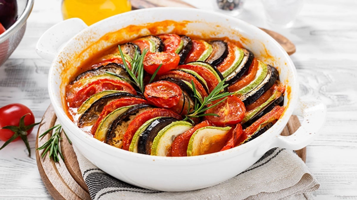 Fransız mutfağının efsane lezzeti sofralara geliyor! Orijinal Ratatouille tarifi