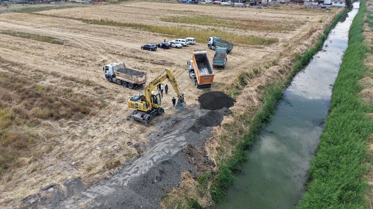Şehzadeler’de taşkın riskine karşı 2 kilometrelik koruyucu set çalışması