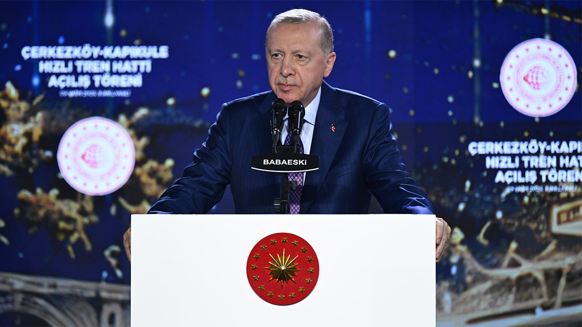 Erdoğan'dan AK Partili isimler hakkındaki fon iddialarına tepki: Kadrolarımıza operasyon yürütülmesine eyvallah demeyiz
