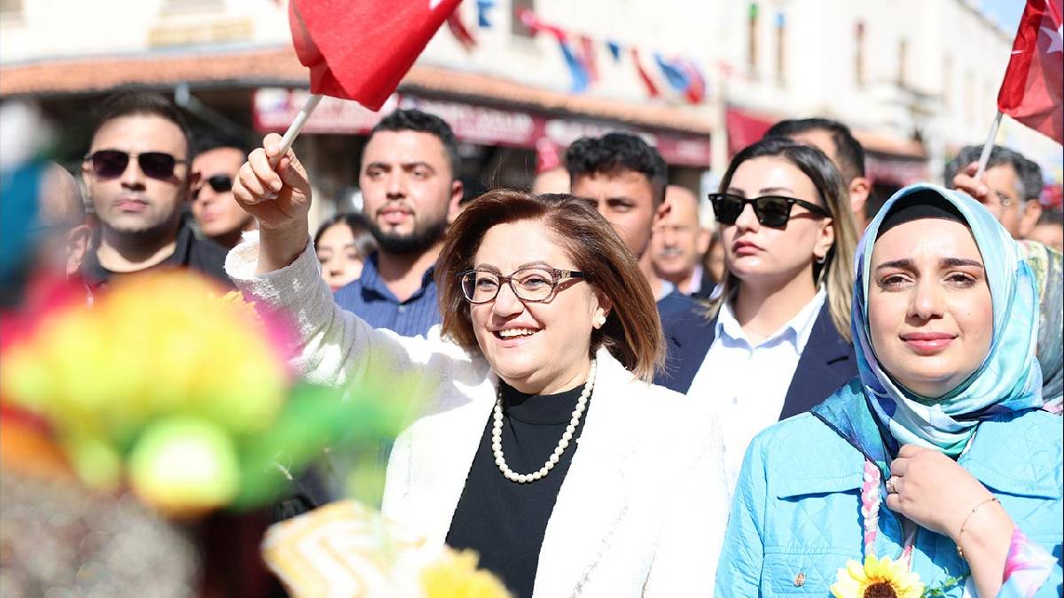 GastroAntep tarihi çarşılardan geçen kortejle başladı: Dünyaca ünlü şefler Gaziantep'te buluşacak