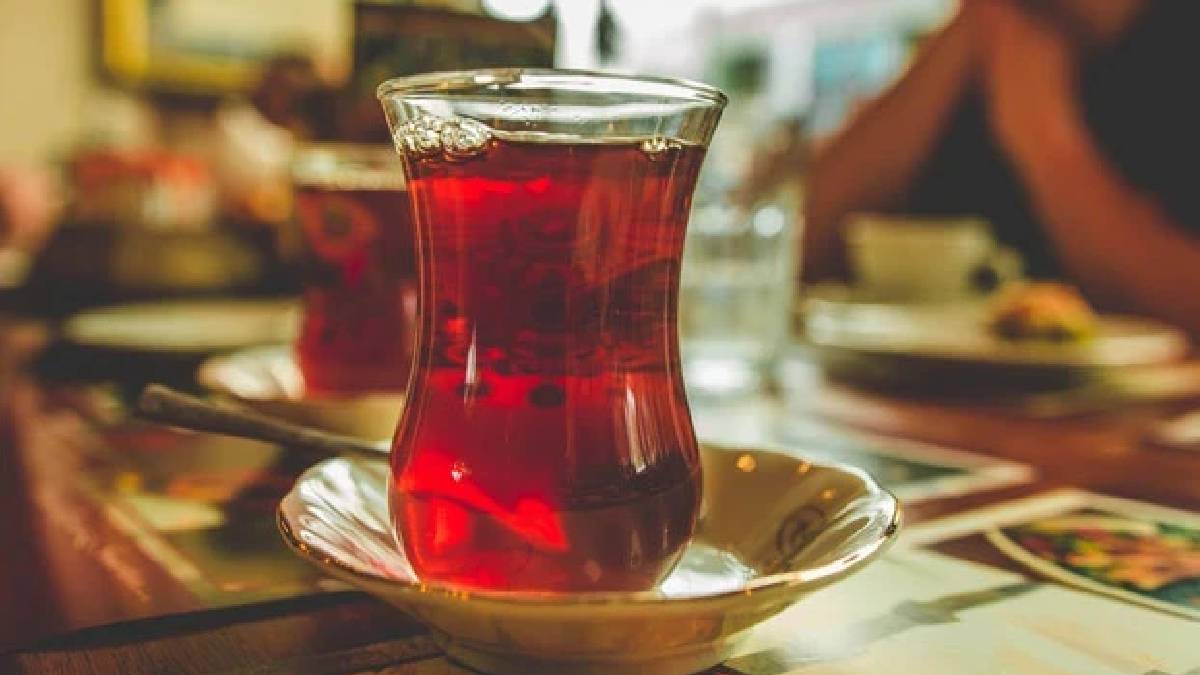 Demliğe bir tutam atan tadına doyamıyor! Yağlı tabaka oluşmuyor, tavşan kanı çay kaynıyor
