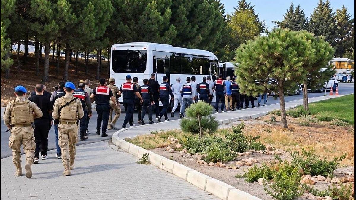 Çeşme Belediyesi soruşturmasında 10 kişi tutuklandı