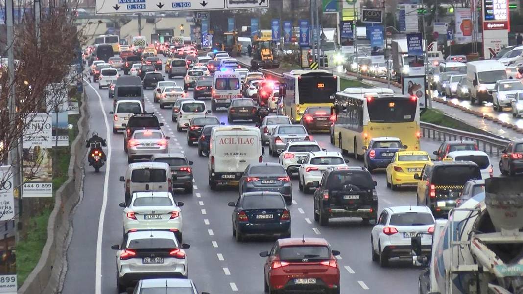 D-100'de 12 günlük çalışma: Trafik her gün 7 saat duracak