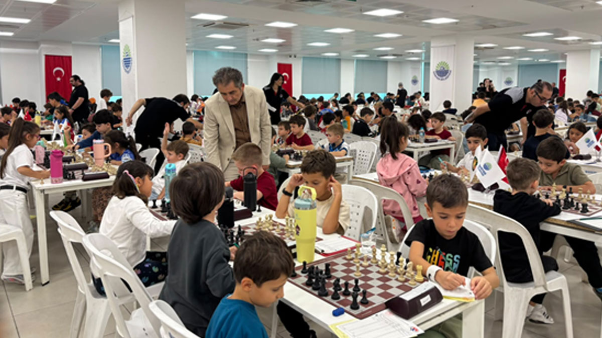 Boğaziçi Satranç Turnuvası rekor katılımla başladı
