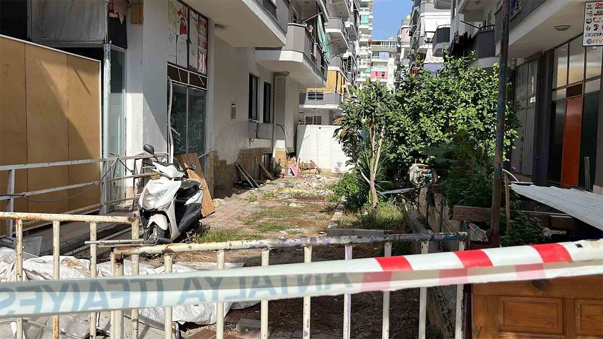 Antalya'da dehşete düşüren olay! Kız kardeşini balkondan attığı öne sürülen kişi intihar etti