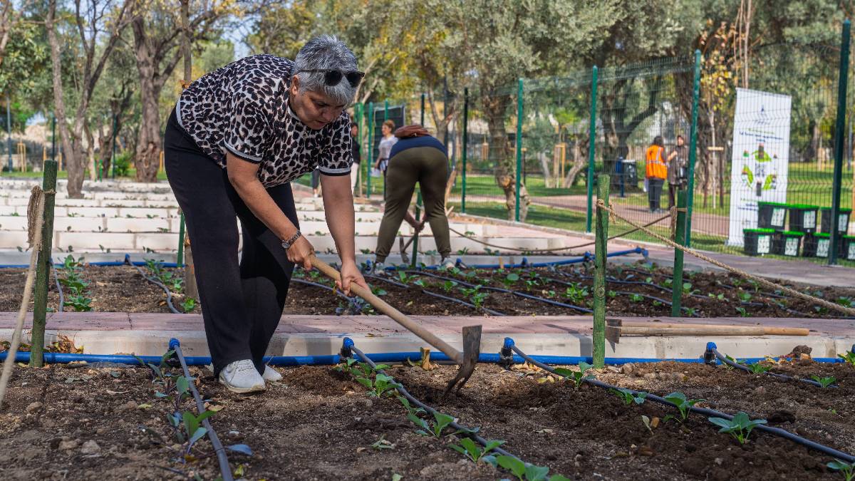 Toprakla buluştu, yaşama yeniden tutundu