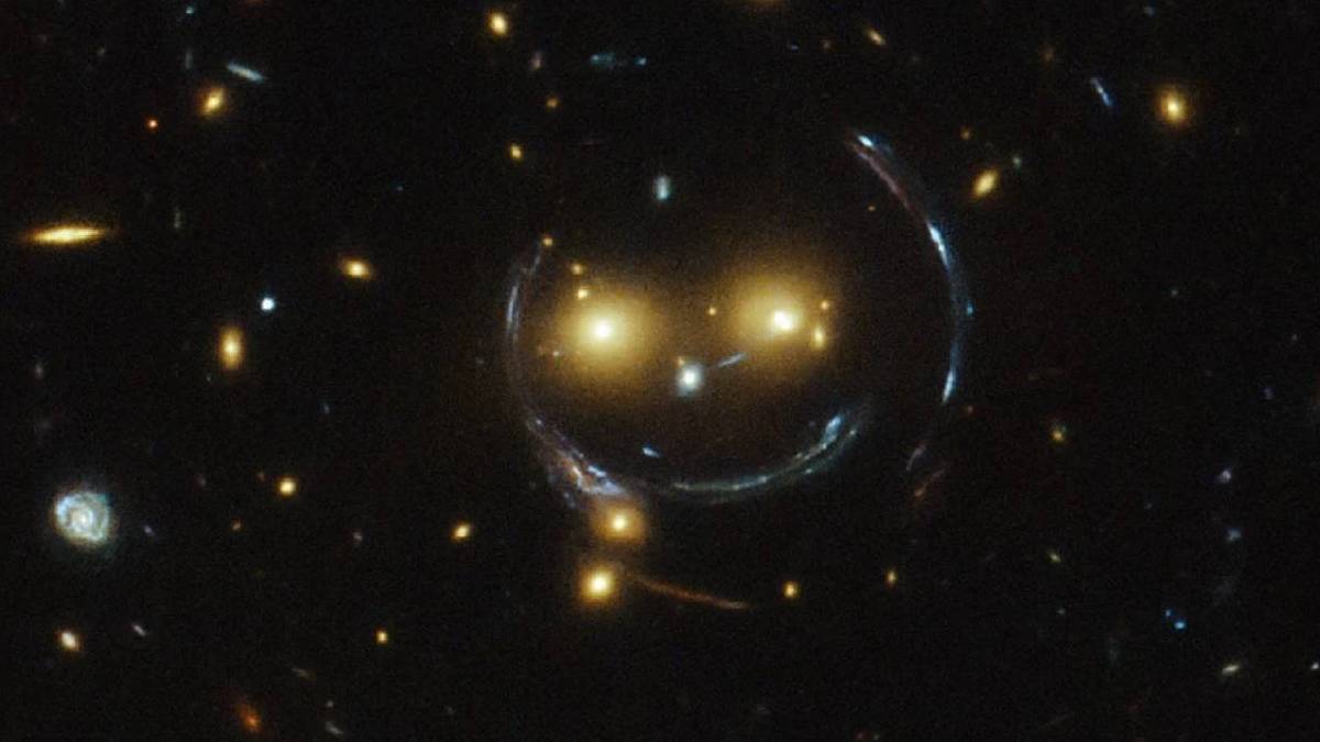 NASA’nın Hubble teleskobu uzayda gülen yüz görüntüledi