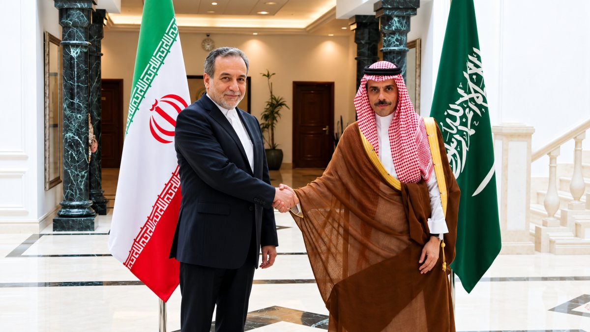 Arakçi: Suudi Arabistan ile Husiler arasında diyalog için yardıma hazırız