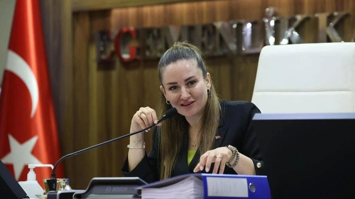 AK Parti’ye geçeceği iddia edilen Antalya Büyükşehir Belediyesi Başkanvekili’nden açıklama: Önceliğim Antalya’ya hizmet