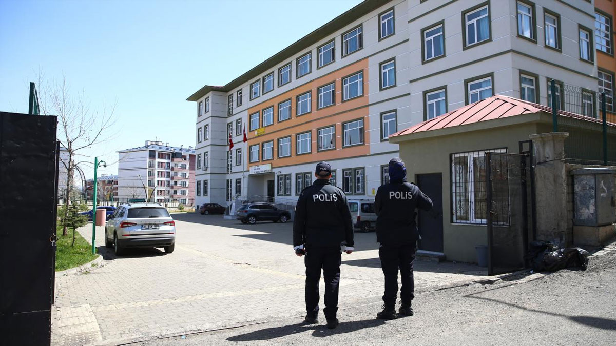 Okul saldırılarının ardından yeni güvenlik önlemi: Kolluk kuvveti öğrencilerden yarım saat önce okullarda olacak