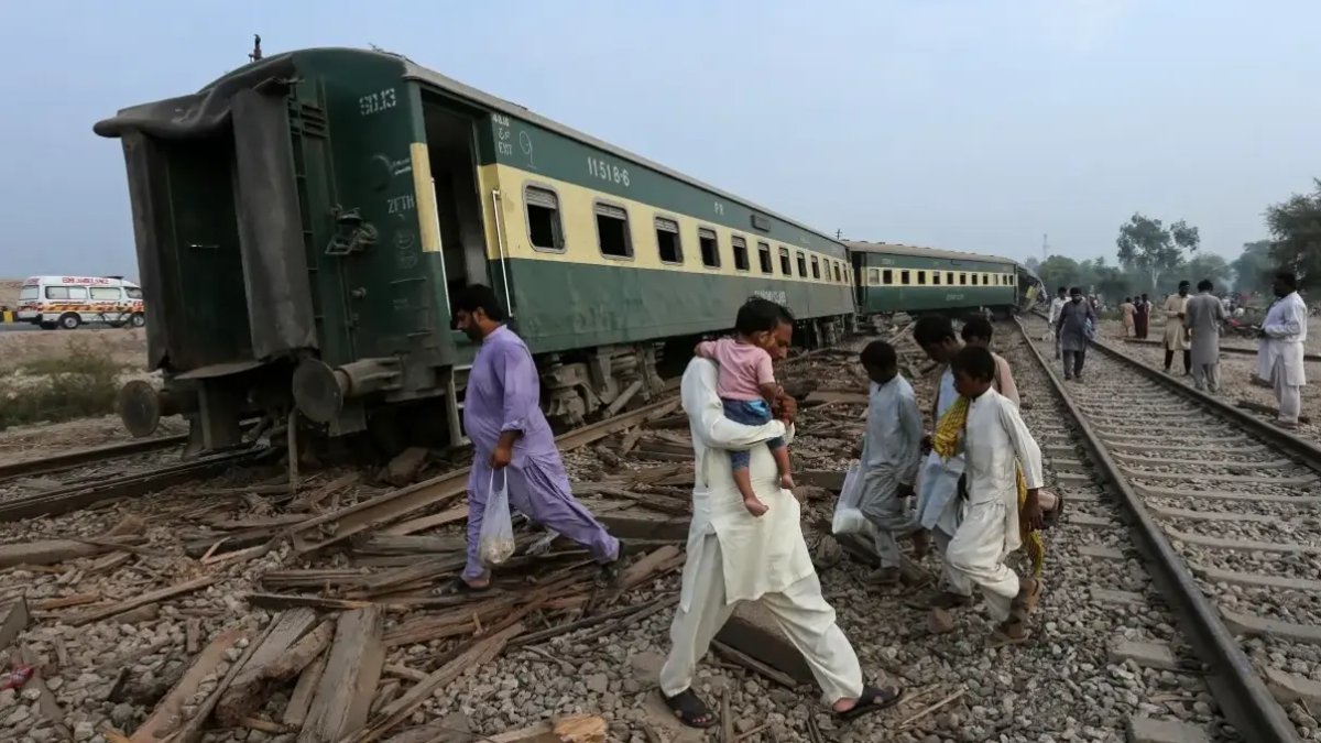 Pakistan’da tren kazası: 6 ölü, 30 yaralı