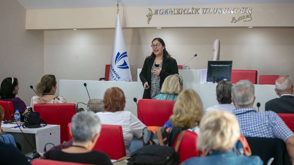 Güzelbahçe 3. Yaş Üniversitesi yeni eğitim dönemine başladı