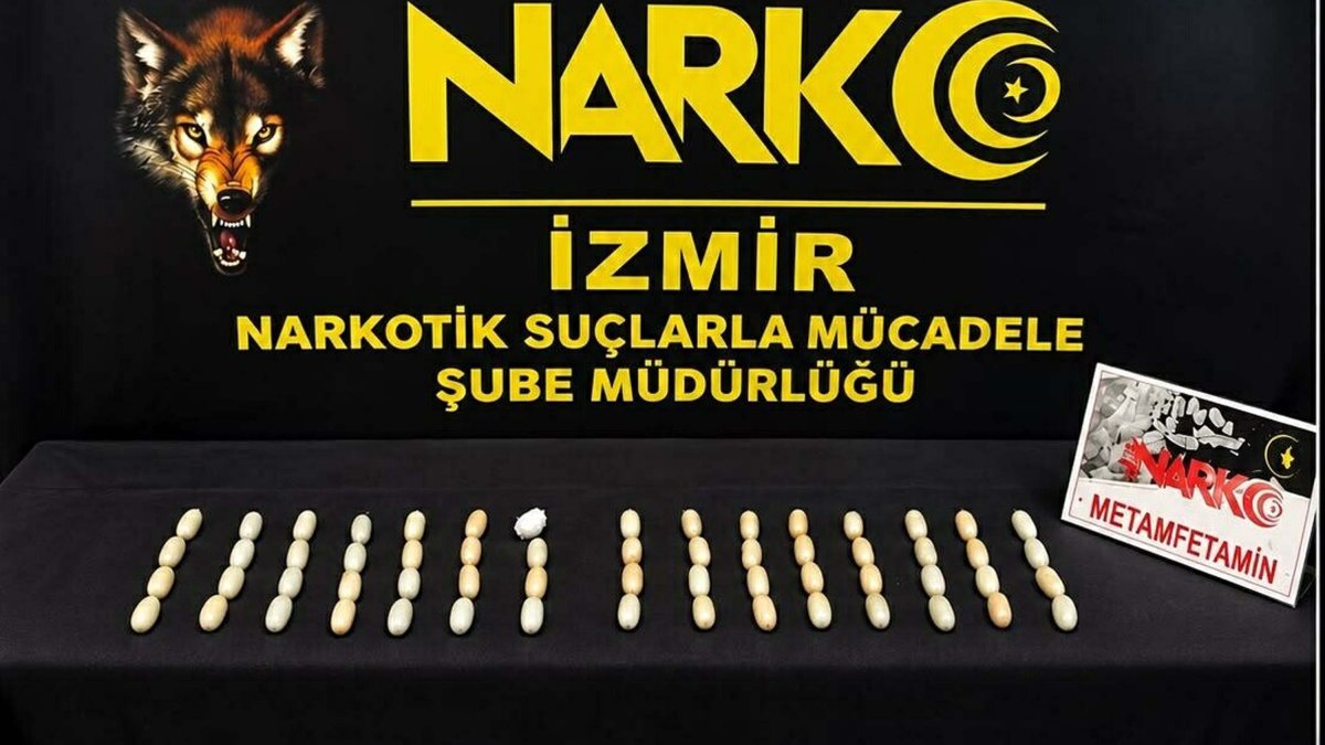 Yolcuların midelerinden 495 gram metamfetamin çıktı