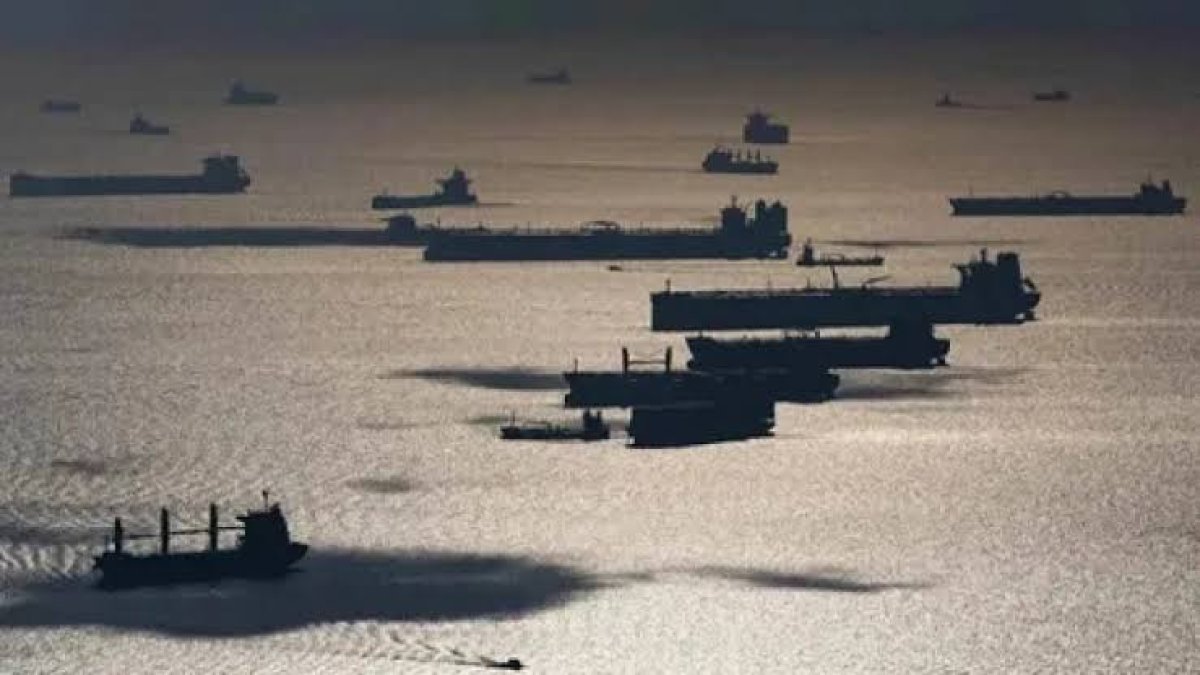 Fransa, Rusya bağlantılı olduğundan şüphelenilen tankere el koydu