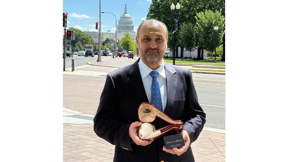 Burak Servi, Donald Trump için lületaşından özel pipo tasarladı
