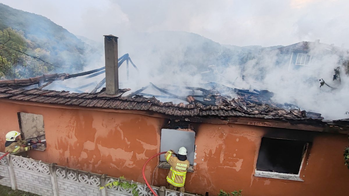 Balıkesir'de yangın çıkan evde 1 kişi ölü bulundu